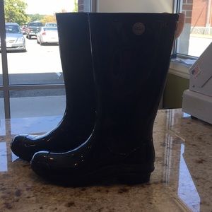 Size 8 UGG rainboots